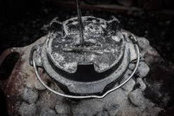 Grillfürst Dutch Oven Set BBQ Edition DO2 - X-DEAL Inkl. Tragetasche / Aufbewahrungstasche, Gusseisen Pflege Und Deckelheber -GrillProfi Werkstatt Dutch Oven 2 1