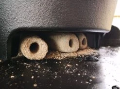 Grillfürst Dutch Oven Set BBQ Edition DO2 - X-DEAL Inkl. Tragetasche / Aufbewahrungstasche, Gusseisen Pflege Und Deckelheber -GrillProfi Werkstatt Dutch Oven mit Greek Fire 3