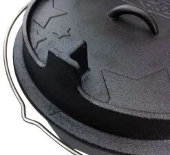 Grillfürst Dutch Oven Set BBQ Edition DO20 - X-DEAL Inkl. Tragetasche / Aufbewahrungstasche, Gusseisen Pflege, Ringreiniger, Deckelheber Und Bambus-Kochlöffel -GrillProfi Werkstatt Grillfuerst Dutch Oven T Fuss
