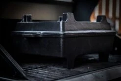 Grillfürst Dutch Oven Set BBQ Kastenform BK6 Aus Gusseisen - X-DEAL Inkl. Tragetasche / Aufbewahrungstasche, Gusseisen Pflege Und Deckelheber 21 Grillfürst Dutch Oven Set BBQ Kastenform BK6 Aus Gusseisen - X-DEAL Inkl. Tragetasche / Aufbewahrungstasche, Gusseisen Pflege Und Deckelheber -GrillProfi Werkstatt Grillfuerst Gusseisen Dutch Oven Eckig Fuesse Rost