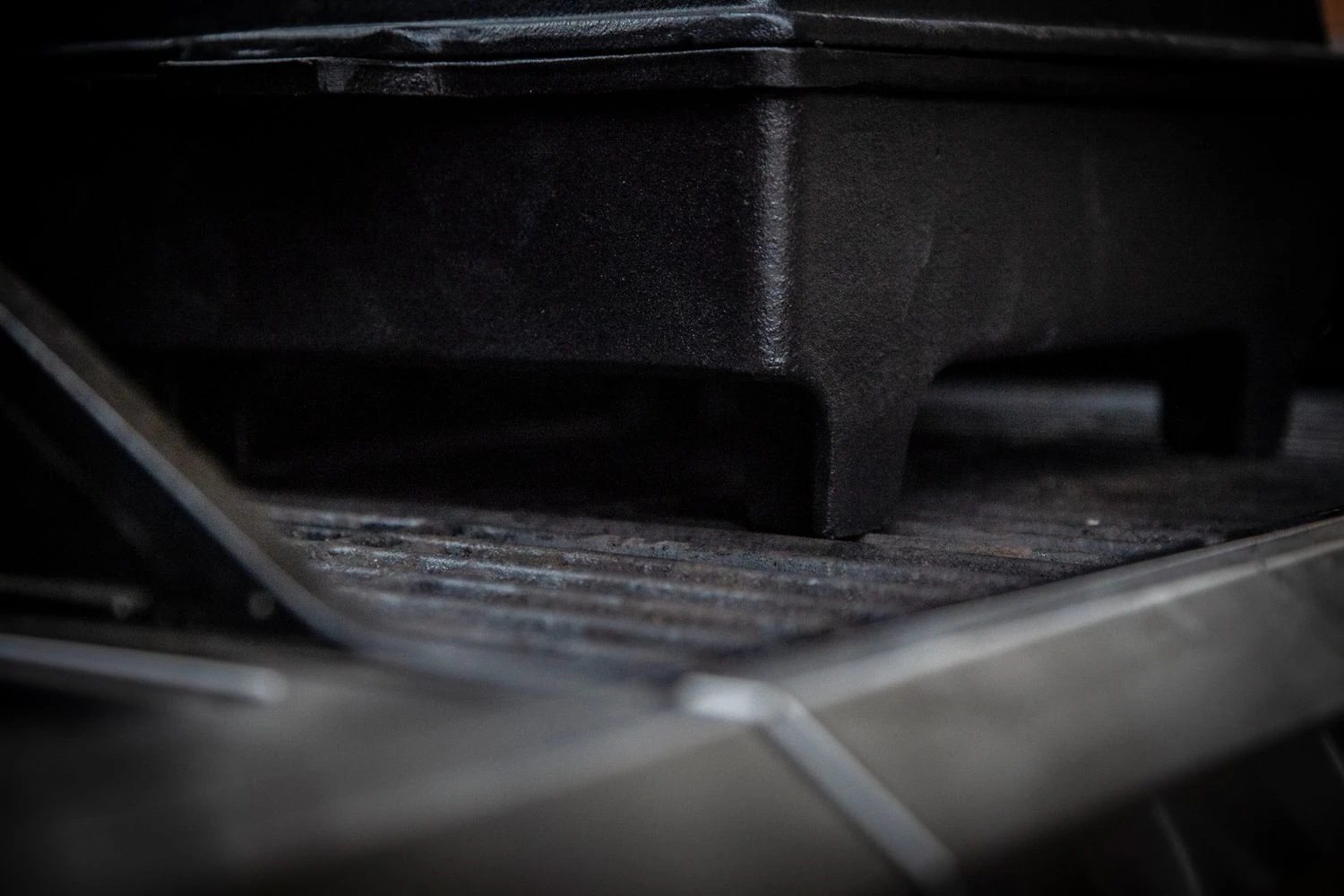 Grillfürst Dutch Oven Set BBQ Kastenform BK6 Aus Gusseisen - X-DEAL Inkl. Tragetasche / Aufbewahrungstasche, Gusseisen Pflege Und Deckelheber 8 Grillfürst Dutch Oven Set BBQ Kastenform BK6 Aus Gusseisen - X-DEAL Inkl. Tragetasche / Aufbewahrungstasche, Gusseisen Pflege Und Deckelheber – Bild 6