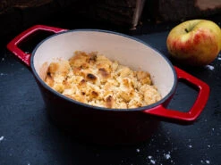 Grillfürst Dutch Oven Sternentöpfchen / Gusseisen Bräter - Emailliert - S - Rot -GrillProfi Werkstatt Grillfuerst Sternentoepfchen S rot Apfelkuchen