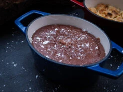 Grillfürst Dutch Oven Sternentöpfchen / Gusseisen Bräter - Emailliert - S - Blau -GrillProfi Werkstatt Grillfuerst Sternentoepfchen blau S Dessert Schokokuchen