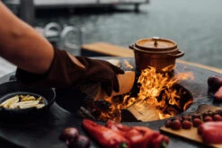 OFYR Grill Feuerplatte Classic Corten 85 -GrillProfi Werkstatt OFYR Feuerplatte 85 Anwendung 1