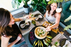 OFYR Tischgrill Tabl'O Mit Gusseisen Grillplatte -GrillProfi Werkstatt Ofyr Tischgrill Gemuese Fleisch