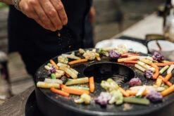 OFYR Tischgrill Tabl'O Mit Gusseisen Grillplatte -GrillProfi Werkstatt Ofyr Tischgrill Tablo Gemuese grillen