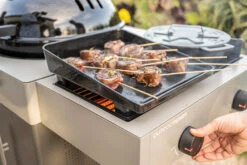 Outdoorchef Plancha Für Blazing Zone / Cooking Zone Für Davos/Arosa/Lugano Evo 7 Outdoorchef Plancha Für Blazing Zone / Cooking Zone Für Davos/Arosa/Lugano Evo -GrillProfi Werkstatt Outdoorchef Arosa 570 G Blazing Zone Plancha klein