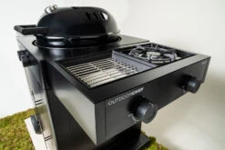 Outdoorchef Gas Kugelgrill Arosa 570 G Evo Black Style - Inkl. Blazing-/Cooking Zone Kit Plus Und Plancha -GrillProfi Werkstatt Outdoorchef Arosa 570 G Evo Gas Kugelgrill