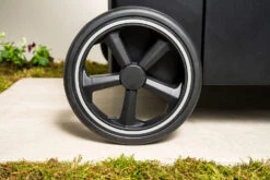 Outdoorchef Gas Kugelgrill Arosa 570 G Evo Black Style - Inkl. Blazing-/Cooking Zone Kit Plus Und Plancha -GrillProfi Werkstatt Outdoorchef Arosa Gas Kugelgrill 570G EVO Black Style Laufraeder