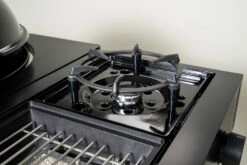 Outdoorchef Gas Kugelgrill Arosa 570 G Evo Black Style - Inkl. Blazing-/Cooking Zone Kit Plus Und Plancha -GrillProfi Werkstatt Outdoorchef Cooking Zone Blazing Zone Kit Arosa