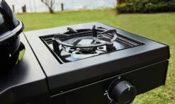 Outdoorchef Gas Kugelgrill Davos 570G Pro Mit Cooking Zone (Seitenkocher) & Abdeckhaube -GrillProfi Werkstatt Outdoorchef Cooking Zone Davos Lifestyle