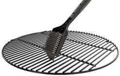 Outdoorchef Grillbürste Mit Nylonborsten Groß, 44,5 Cm 9 Outdoorchef Grillbürste Mit Nylonborsten Groß, 44,5 Cm -GrillProfi Werkstatt Outdoorchef Grillbuerste Nylonborsten gross Anwendung02
