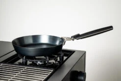 Outdoorchef Carbonstahl Pfanne Ø 28 Cm -GrillProfi Werkstatt outdoorchef carbonstahl pfanne grill 14 491 47