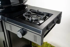 Outdoorchef Gas Kugelgrill Davos 570G Pro Mit Cooking Zone (Seitenkocher) & Abdeckhaube -GrillProfi Werkstatt outdoorchef davos 570 g pro cooking zone rost hoehenverstellbar